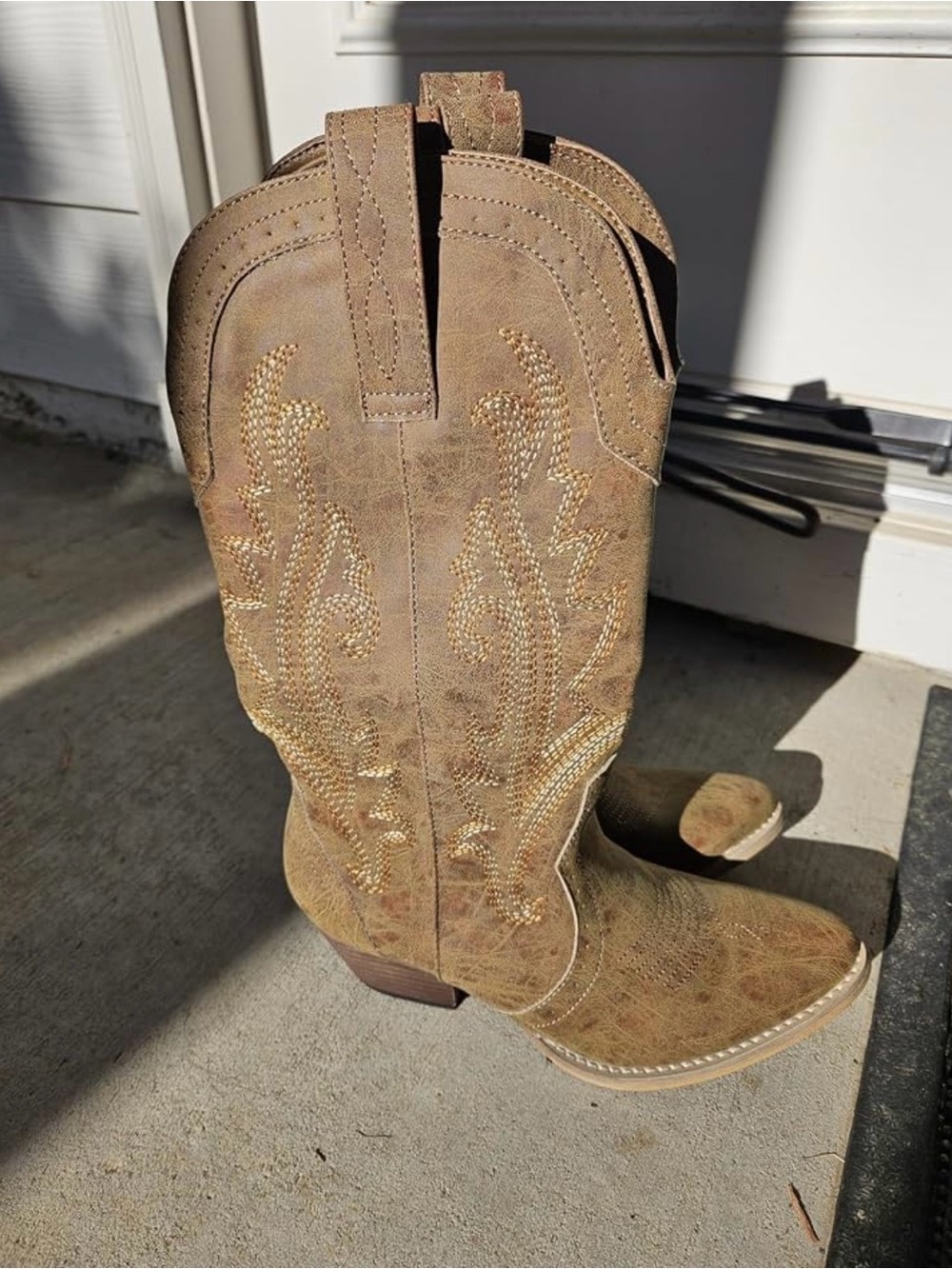 Tan Western Cowboy Boots with Embroidered Stitching